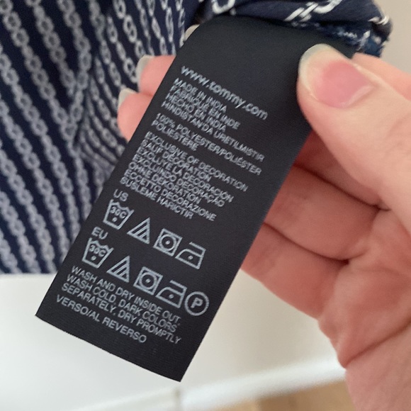 Tommy Hilfiger navy small sleeveless blouse in chain print with tie front - Picture 4 of 5